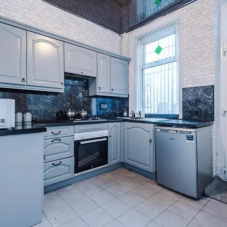 Stunning Three Bed House In Bradford (West Yorkshire)