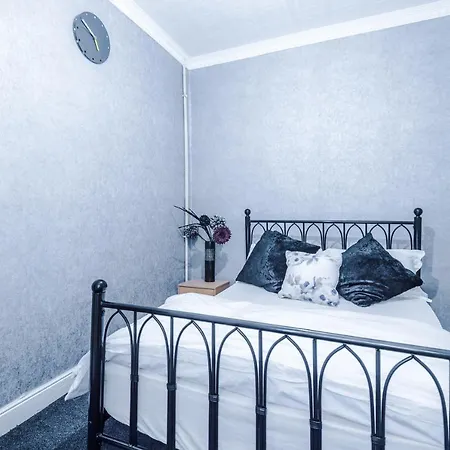 Stunning Three Bed House In * Bradford (West Yorkshire)