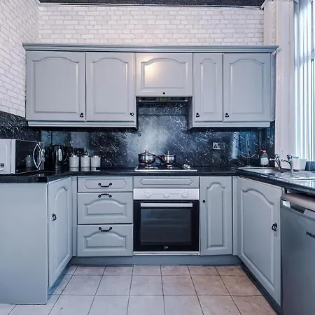 Stunning Three Bed House In *