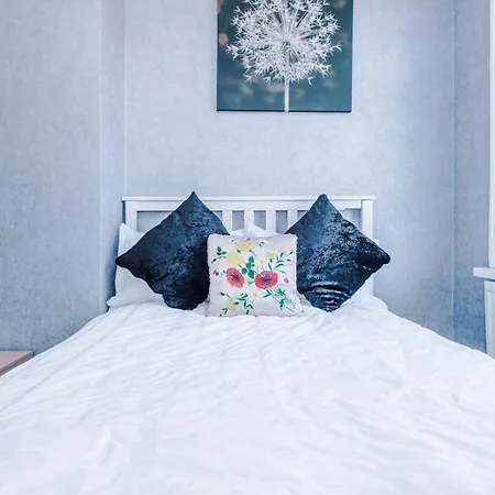 Stunning Three Bed House In *