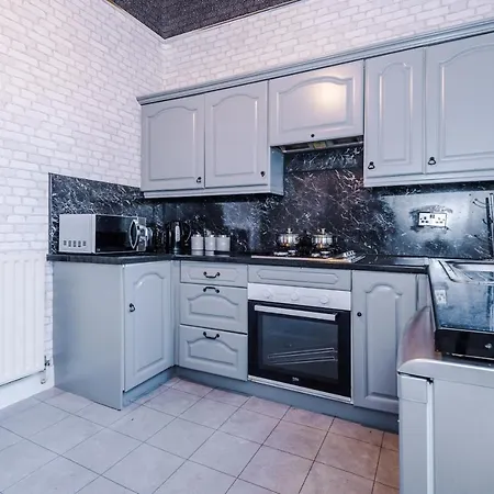 Stunning Three Bed House In Bradford (West Yorkshire)